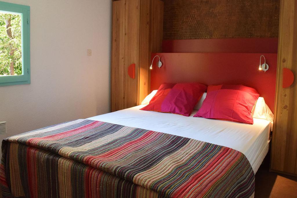 Hotel Les Cigalous Salavas Zewnętrze zdjęcie